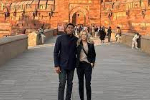 Wycieczka po Tadź Mahal, Czerwonym Forcie i grobowcu Itimada z Delhi z 5-gwiazdkowym obiademZ Delhi: prywatny samochód i przewodnik na wycieczkę (bez biletów i lunchu)