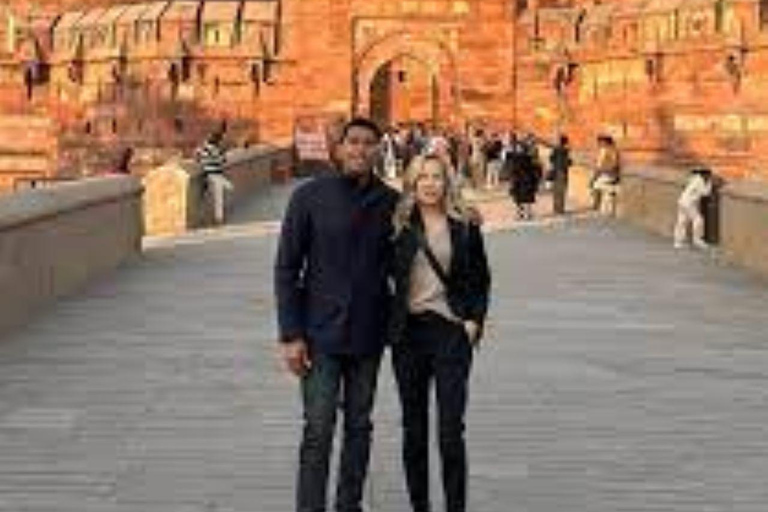 Wycieczka po Tadź Mahal, Czerwonym Forcie i grobowcu Itimada z Delhi z 5-gwiazdkowym obiademZ Delhi: prywatny samochód i przewodnik na wycieczkę (bez biletów i lunchu)