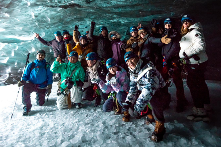 من جوكولسارلون: جولة كهف الجليد الأزرق في فاتناجوكولFrom Jökulsárlón: Vatnajökull Glacier Blue Ice Cave Tour