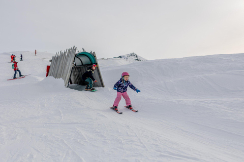 From Queenstown: Cardrona Ski/Snowboard Rentals & Transfer Lift Pass + Snowboard Rentals + Return Queenstown Transfer