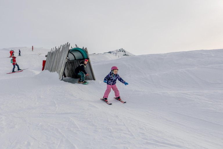 From Queenstown: Cardrona Ski/Snowboard Rentals & Transfer Lift Pass + Snowboard Rentals + Return Queenstown Transfer