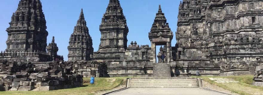 Yogyakarta : Borobudur au coucher du soleil (ascension garantie) et Prambanan