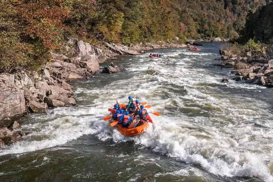 Gauley River: Ganztagestour Wildwasser-Rafting auf dem Lower Gauley. Foto: GetYourGuide