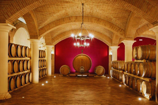 Benevento: Winery Tour with Wine Tasting and Snacks