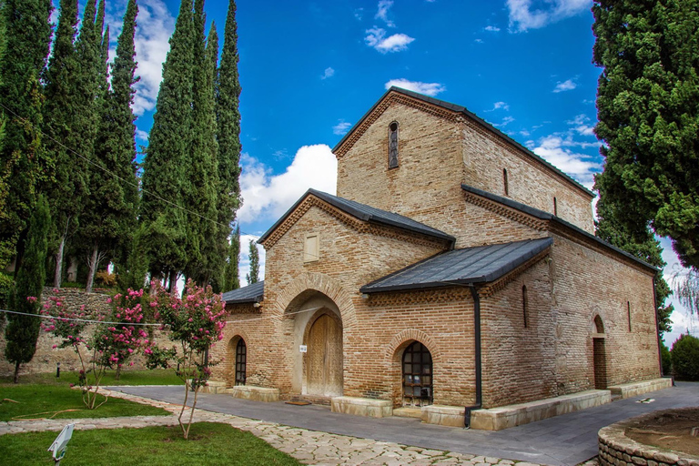 Tbilisi: 4-Day Georgia and Armenia Tour with Wine Tasting