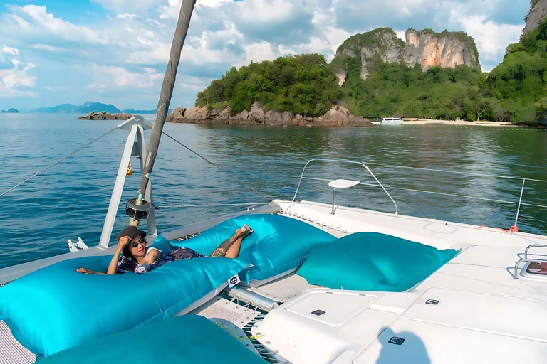 Phuket: Cruzeiro de catamarã pelas ilhas Coral e Racha com almoço