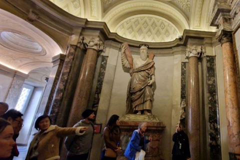 Roma: Tour della Basilica di San Pietro, delle Tombe Papali e della Scalata della CupolaTour di gruppo in inglese