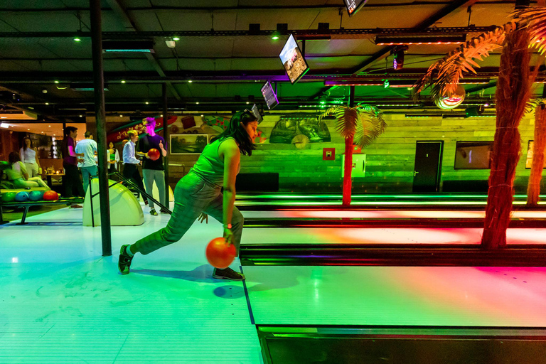 Amsterdam: 1-uur LED Bowling Experience bij Aloha AmsterdamAmsterdam: 1 uur lang LED-bowlingervaring