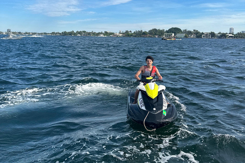 Miami Beach Jetskis + Promenade en bateau gratuite2 Jetski, 2 personnes, 1 heure + balade en bateau gratuite Tous frais payés