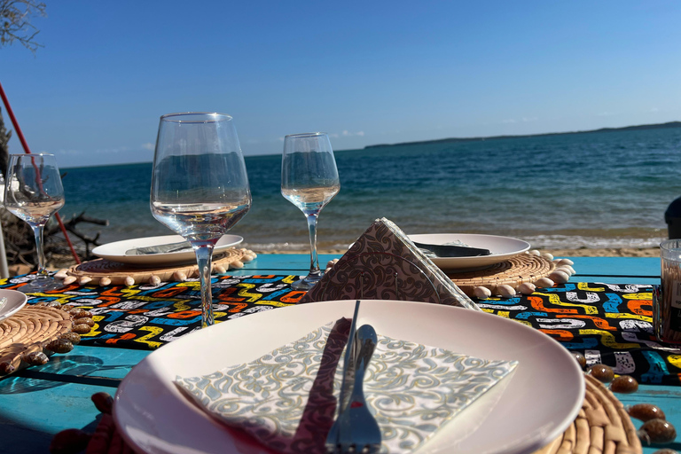 Maputo: Santa Maria Beach Cruise with Snorkeling & Brunch