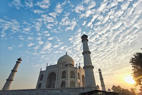 Taj Mahal Tour from Delhi Airport with All Inclusive Tour Guide Only.