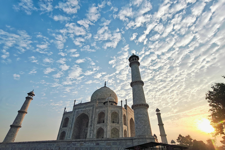 Taj Mahal Tour from Delhi Airport with All Inclusive Tour Guide Only.