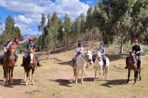 Mistyczna jazda konna odkrywająca Cusco w wyjątkowy sposóbpopołudniowy odlot