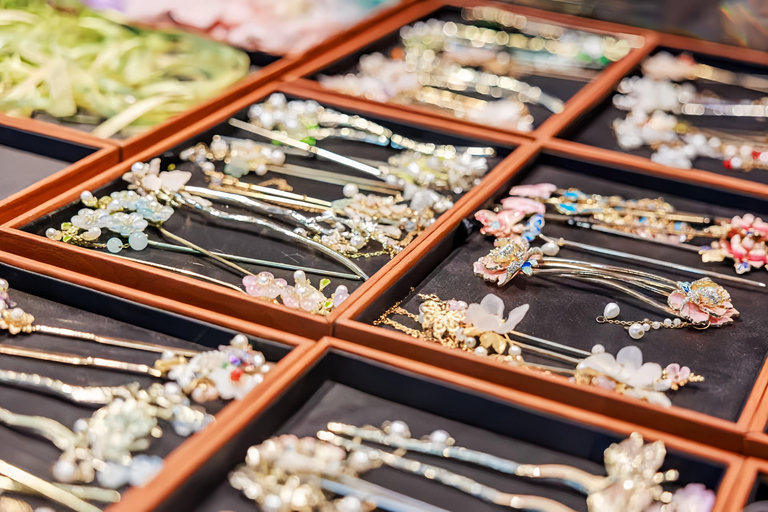 Shenyang: Manchu BanJin Feast with Live Performances Blue Seat（Regular）Meal+Costume+Makeup（ 2 days in advance）