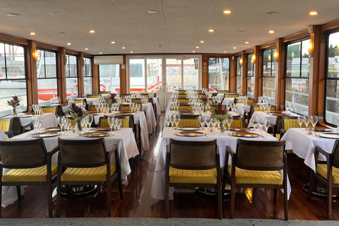 Lisbon: Tagus River Dinner Cruise with Fado Show