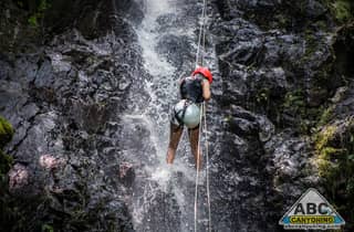 Von La Fortuna aus: Canyoning und Abseilen von Wasserfällen in Arenal