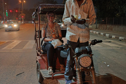 Mercado nocturno y comida callejera en Delhi (medio día, guiado por mujeres)Mercado de día y comida callejera en Delhi (medio día, guiado por mujeres)