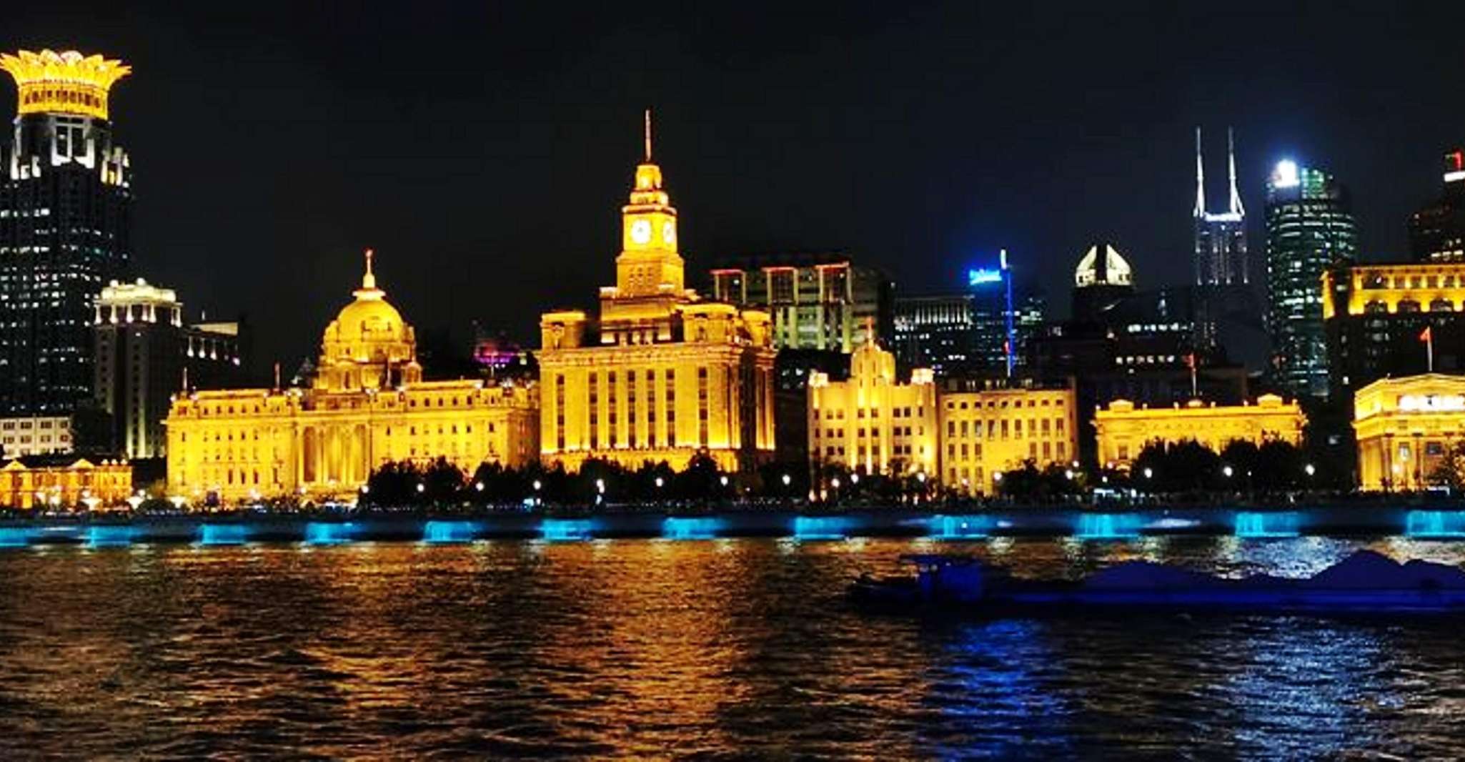 Shanghai Night River Cruise VIP Seat with Authentic Dinner photo 4