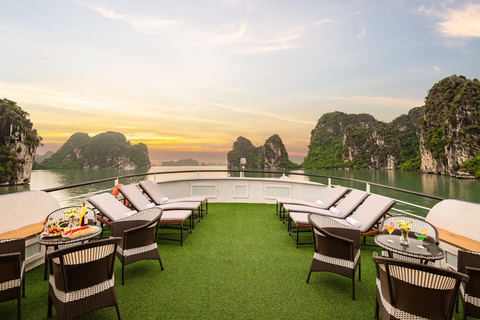 Hanoi: Bai Tu Long Bay Luxury Day Cruise with Lunch & Kayak
