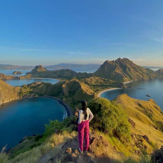 Labuan Bajo: Day Tour Komodo Island with 4 - 6 Destinations