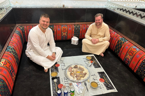 Jeddah: Caminhada na Montanha da Lua e Yoga ao Pôr do Sol