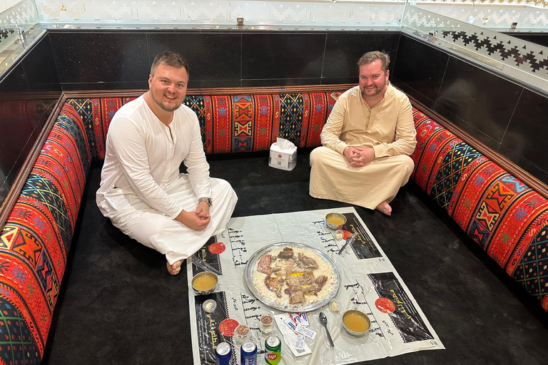 Jeddah: Caminhada na Montanha da Lua e Yoga ao Pôr do Sol