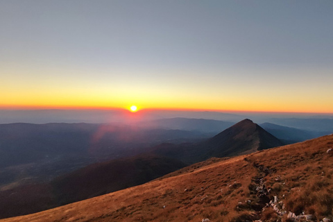 De Belgrado: caminhada na pirâmide da montanha Rtanj, viagem de dia inteiro