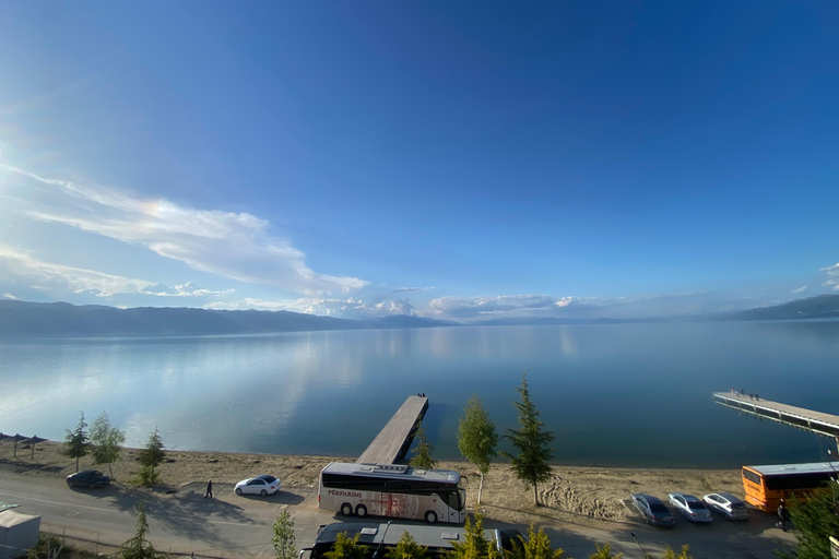 Desde Tirana/Durres: Korca, Voskopoja, Pogradec,Lin Excursión de un día