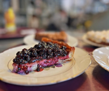Avignon: Historic District Guided Food & Wine Walking Tour