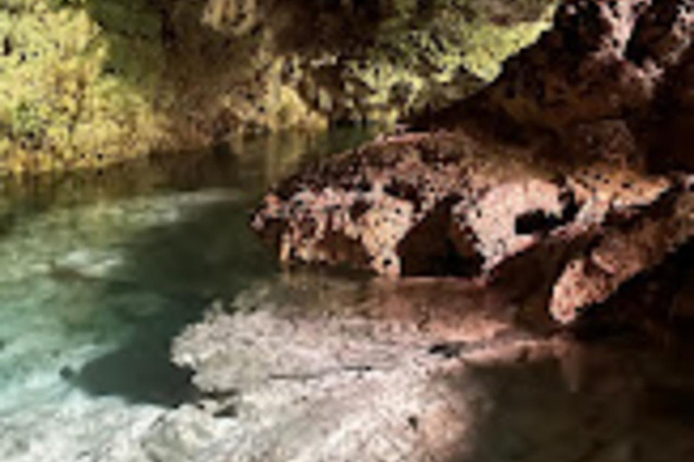 Salam cave aquarim, praia de Mtende e a rocha