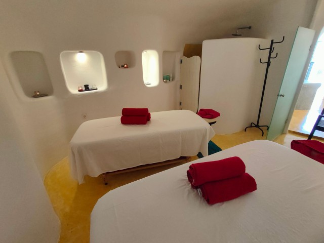 Santorini: Aromatherapy Couples Massage