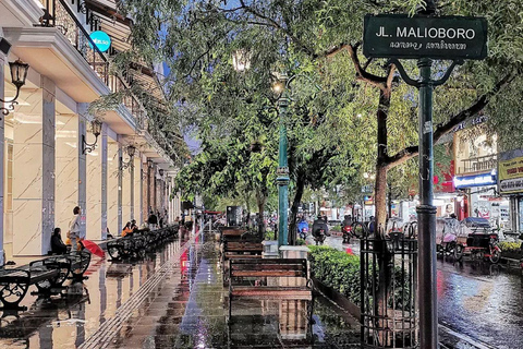 Yogyakarta: Malioboro Street Night Tour with Food Tasting