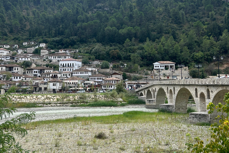 De la côte à la montagne : Circuit des sept villes d&#039;Albanie