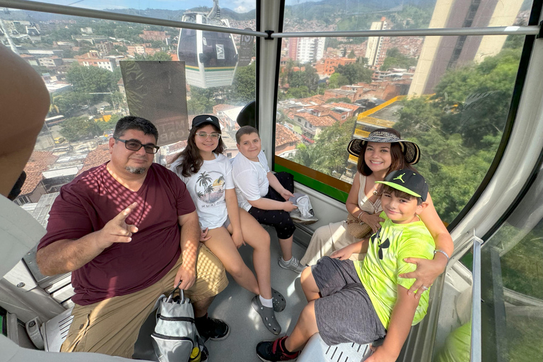 Medellín Comuna 13 Tour, Premium Experience Comuna 13 Medellín Tour, Premium Experience