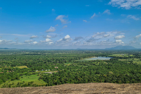 Desde Colombo: Excursión de un día a las Rocas de Sigiriya y Pidurangala