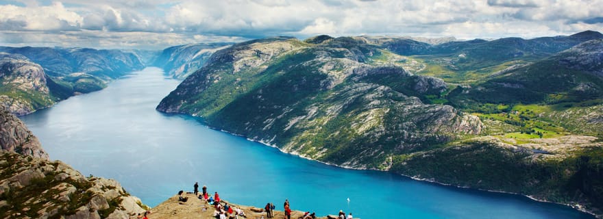 Stavanger: Escursione a Preikestolen (Roccia del Pulpito) con guida locale