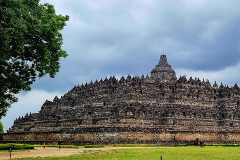 Salita in cima al Borobudur, Prambanan e balletto Ramayana