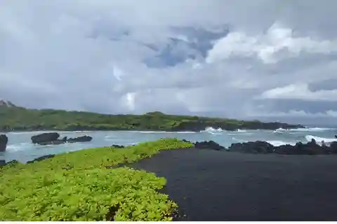 Maui: Van Day Trip to Hana with Local Guide and Lunch