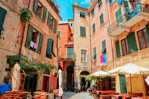 Depuis Milan : visite guidée aux Cinque Terre avec croisièreVisite en anglais uniquement