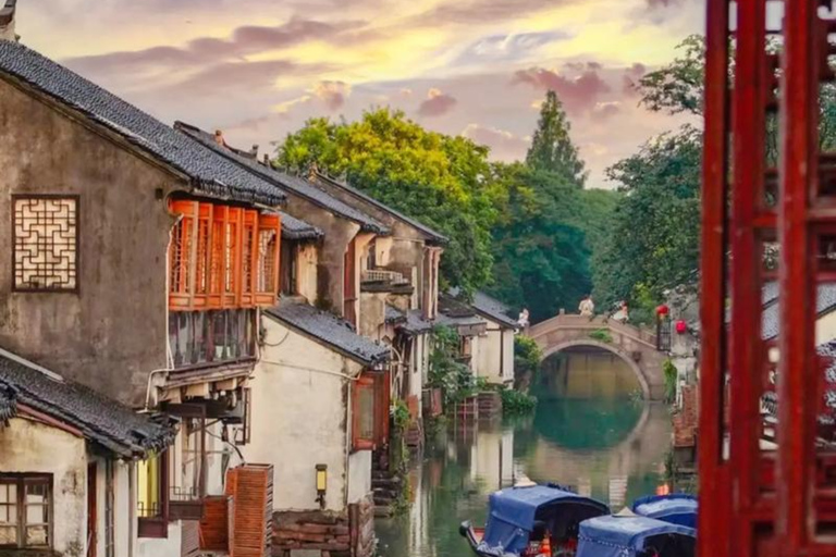 Shanghai: Zhouzhuang & Luzhi Water Town Tour with Boat Ride