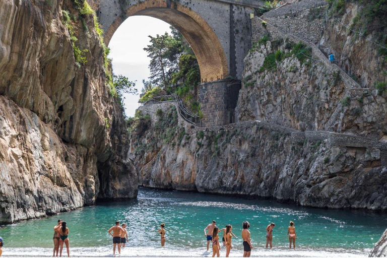 Excursion en bateau privé sur la côte amalfitaine au départ de Positano