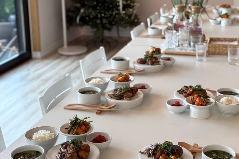 Busan: Korean Cooking Class with Kimchi and Gimbap