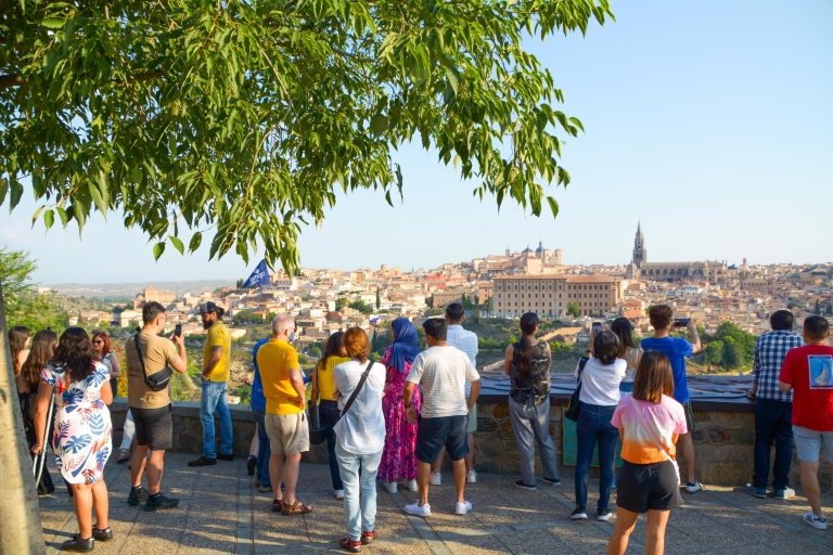 Madrid: Toledo, Segovia, & Alcázar Small-Group Guided Tour Private Tour in Spanish