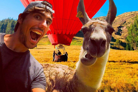 Cusco: Hot-air balloon tethered flight | Picnic