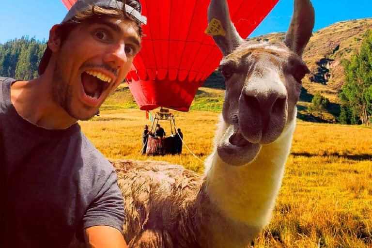 Cusco: Hot-air balloon tethered flight | Picnic