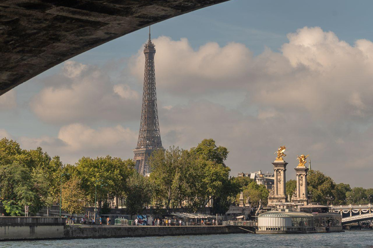 Paris: Private Seine River Cruise Paris: Private Seine River Cruise with Guide