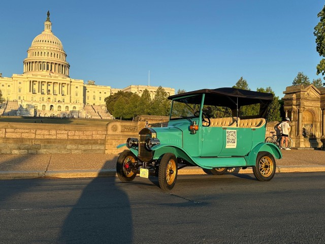 Visit Washington, DC Monuments & Memorials Tour in a Vintage Car in Washington, D.C.