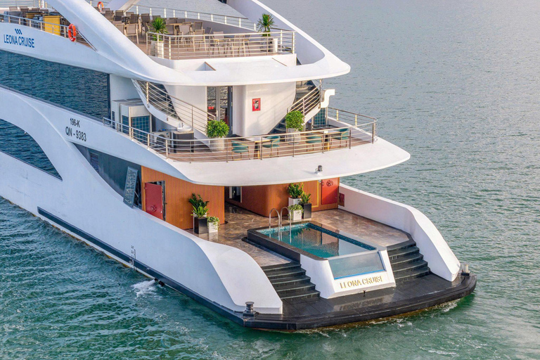 Depuis le port : la meilleure excursion dans la baie d&#039;Along sur le bateau de croisière 5 étoiles LeonaDepuis le port : la meilleure excursion dans la baie d&#039;Along sur le Leona