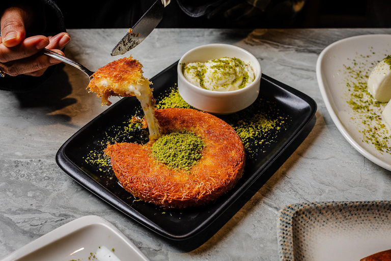 Istanbul: Bosphorus Bites Food Tour with 14+ Tastings