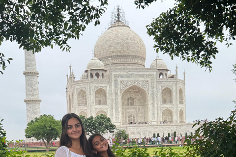 Dagsutflykt till Taj Mahal i en SUV-bil med alternativ.Dagsutflykt till Taj Mahal i en SUV-bil + guide